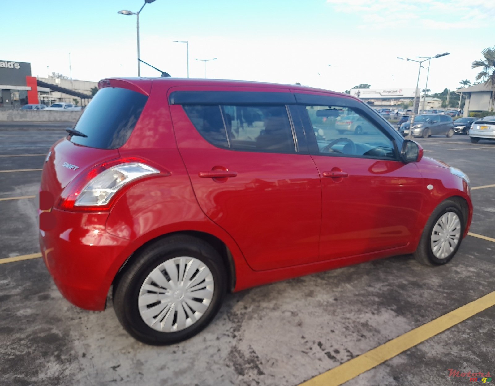 2015' Suzuki Swift photo #2