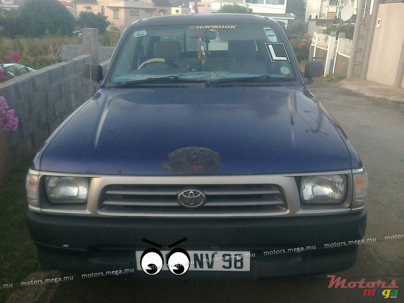 1998' Toyota Hilux photo #1