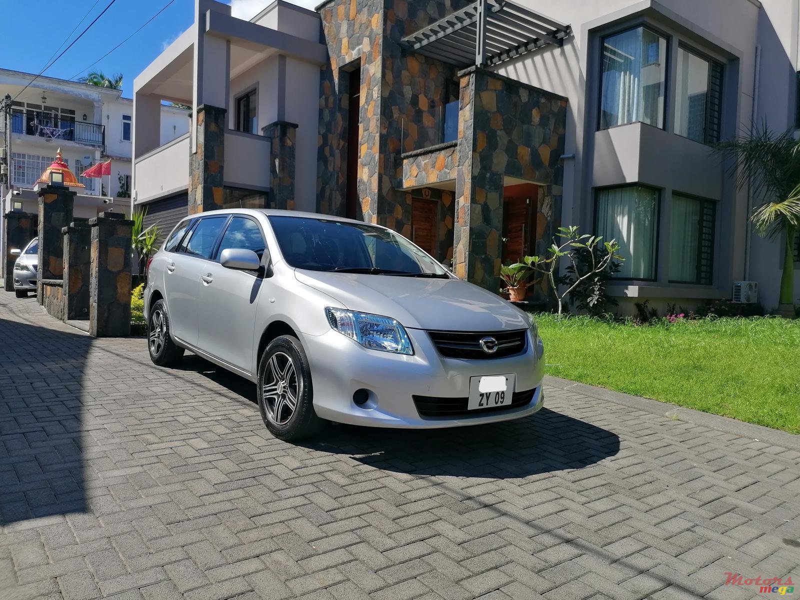 2009' Toyota Fielder photo #1