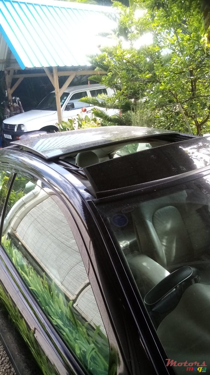 2002' Mercedes-Benz C-Class Coupe Sport 200K 2.0 photo #2