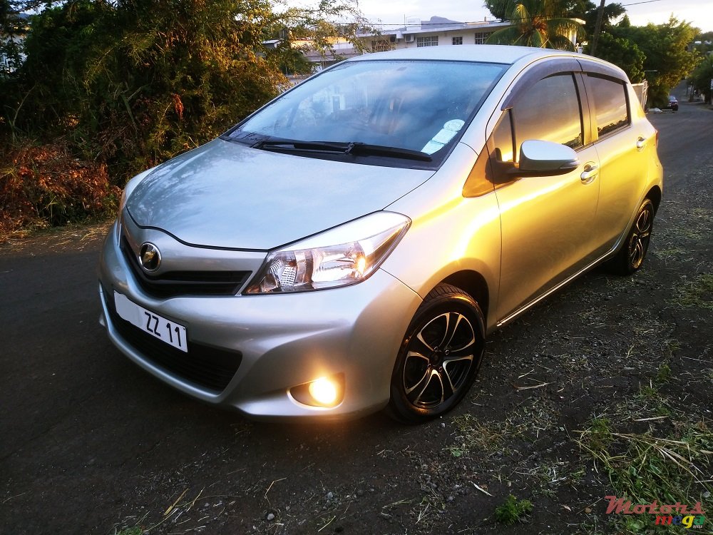 2011' Toyota Vitz 1300 photo #2