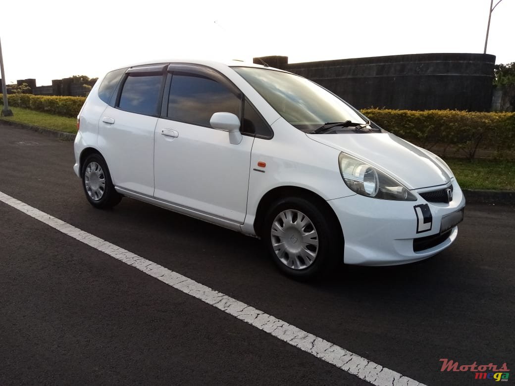 2005' Honda Jazz photo #4