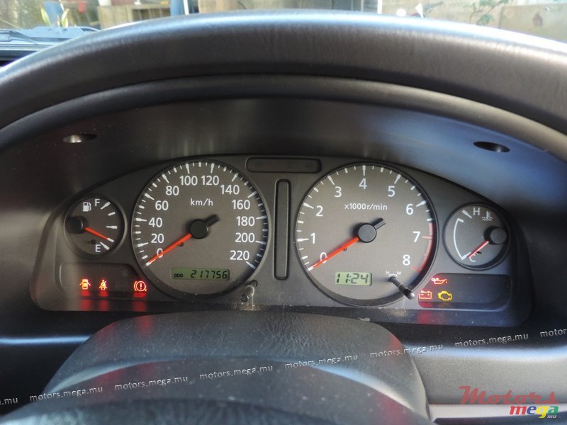 2002' Nissan photo #3