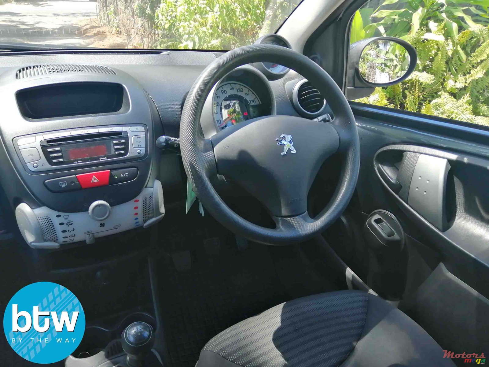 2014' Peugeot 107 photo #5