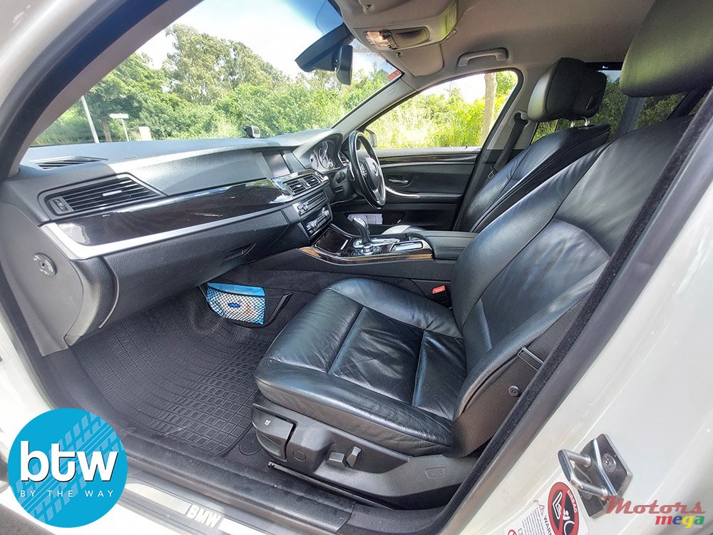 2011' BMW 520 photo #4