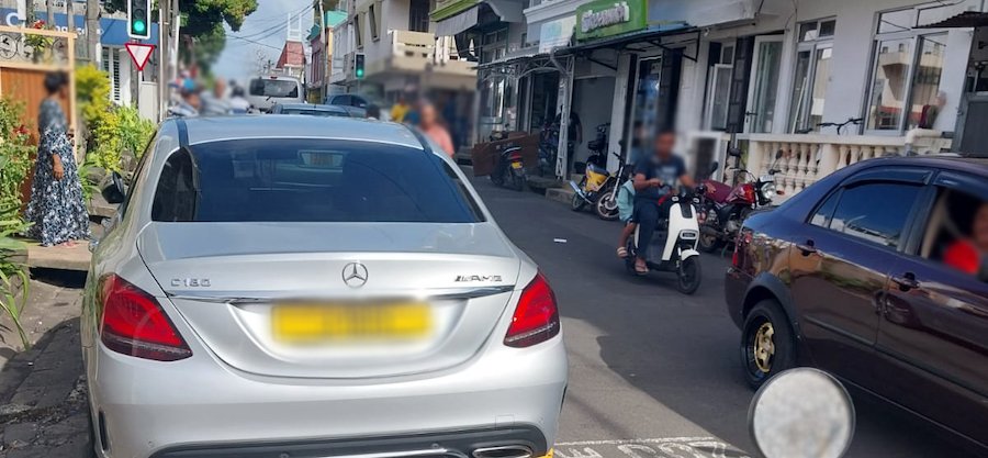Sabot à la voiture d’une magistrate : des policiers et l’époux de la magistrate s’accusent d’agression