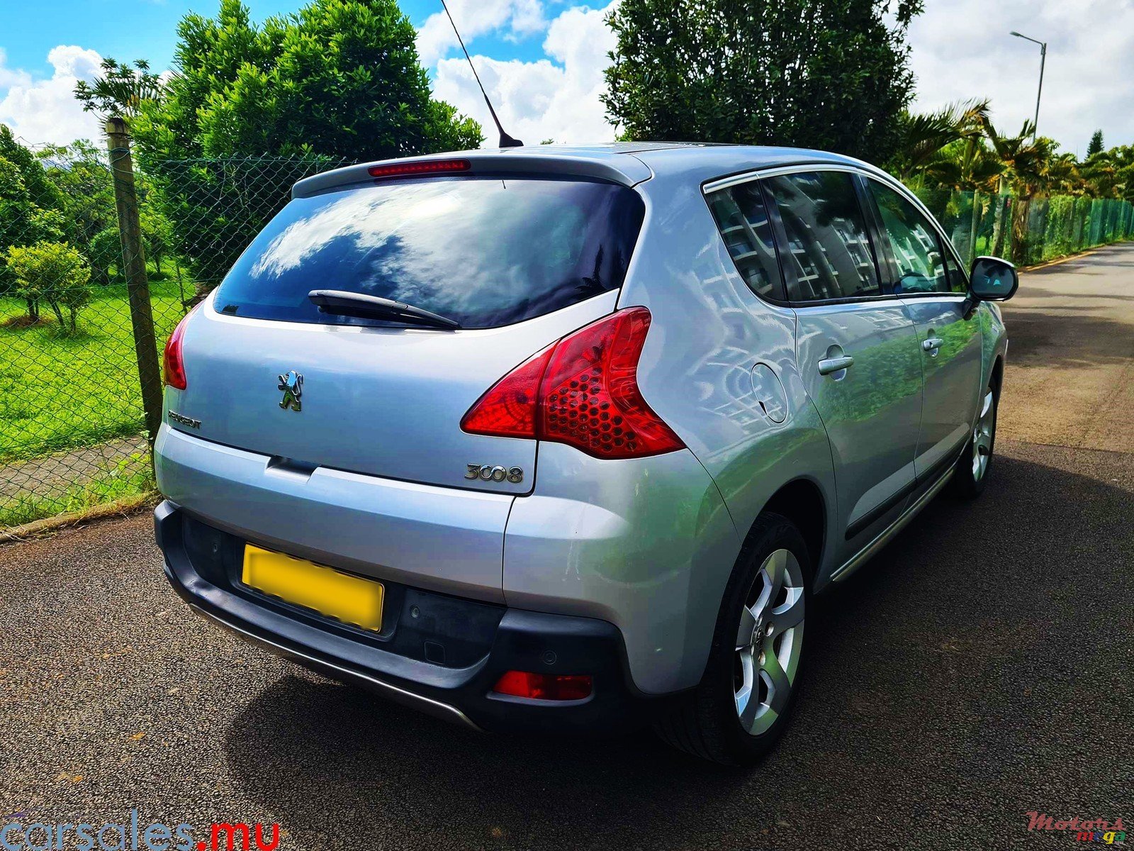 2011' Peugeot 3008 1.6 VTI photo #4