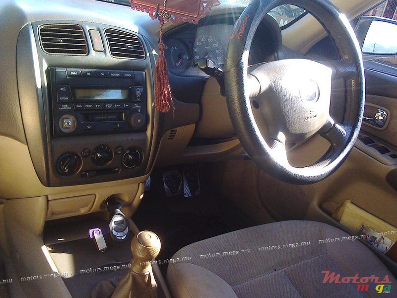 2002' Mazda 323 FAMILIA photo #3