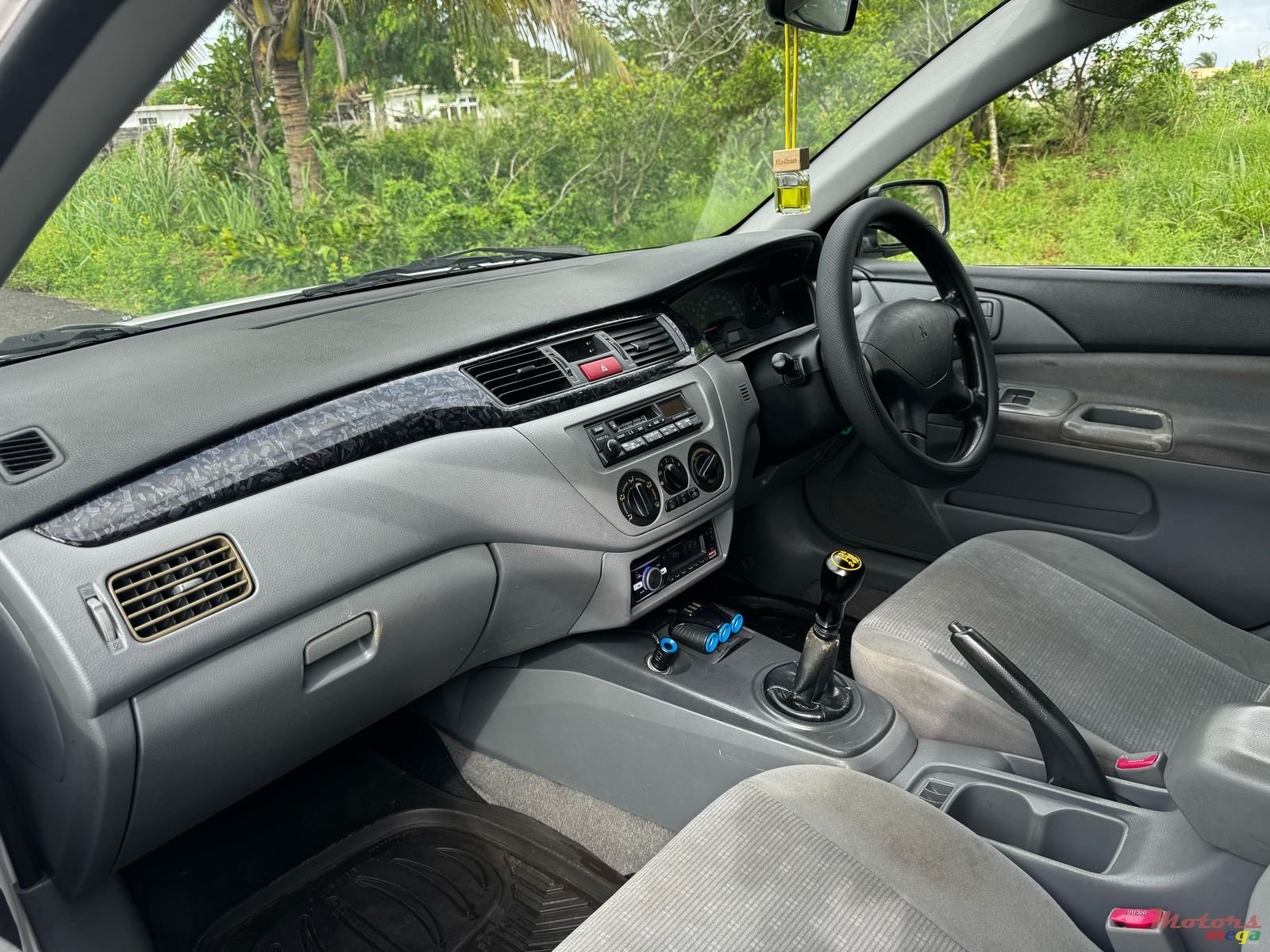 2005' Mitsubishi Lancer photo #5