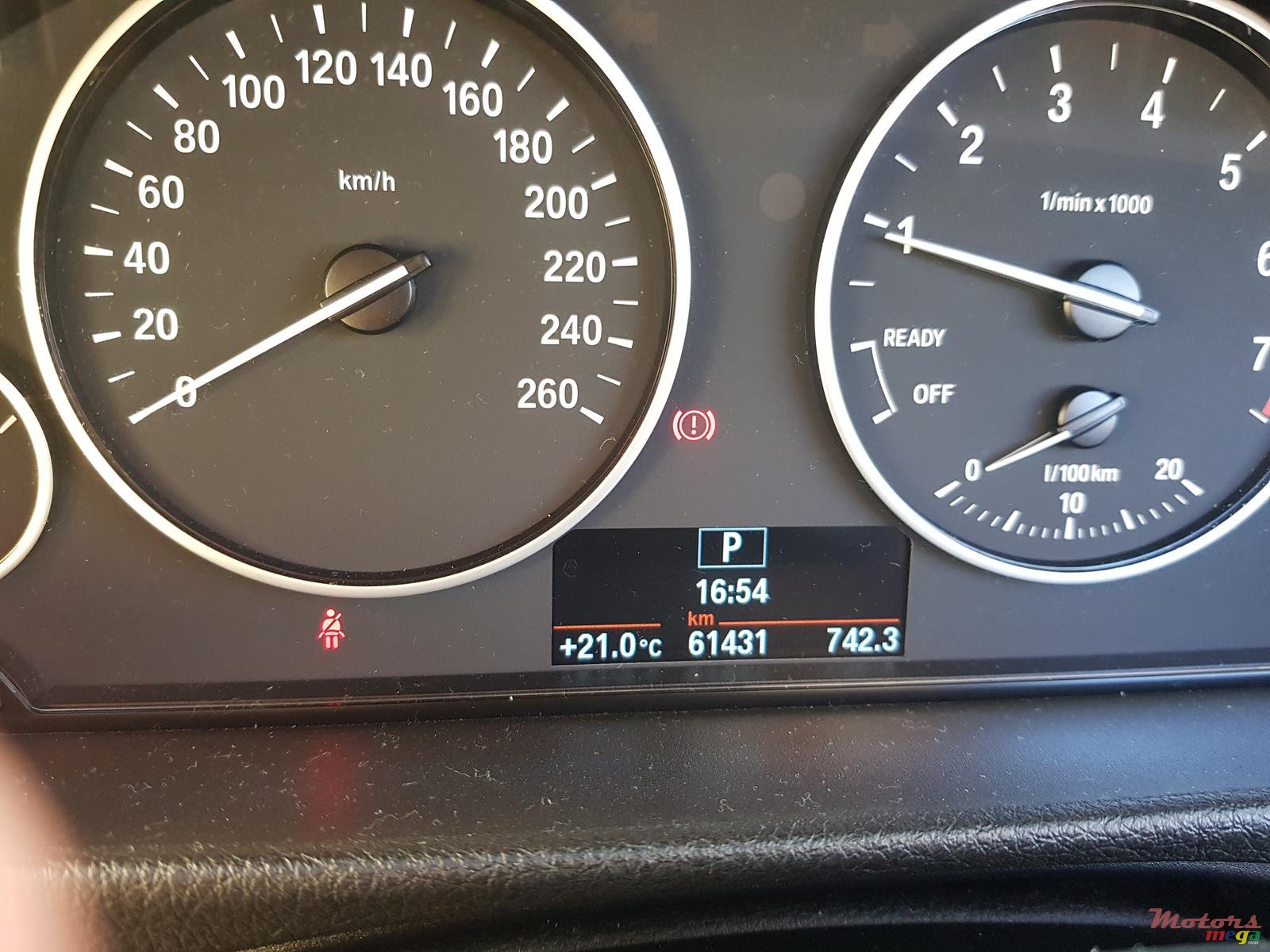 2015' BMW 318 ORIGINAL photo #4