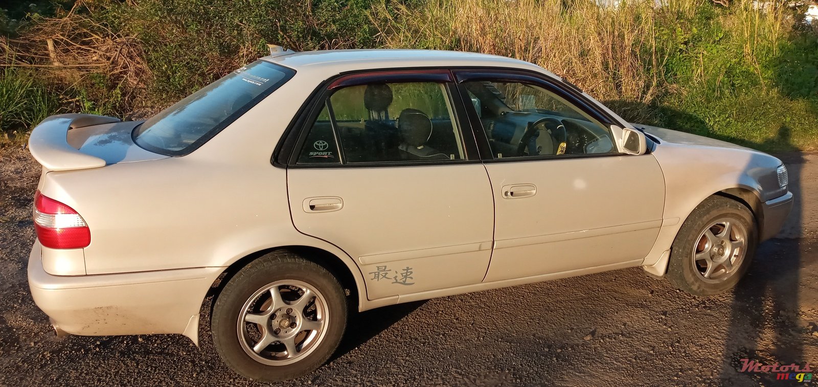 2000' Toyota Corolla photo #2