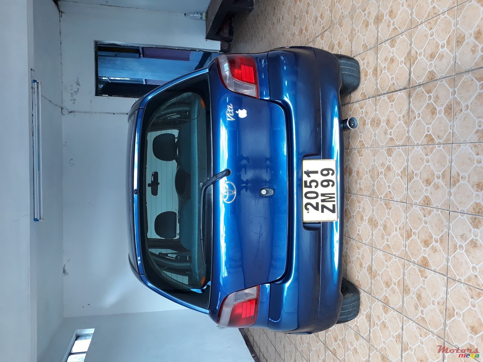 1999' Toyota Vitz photo #1