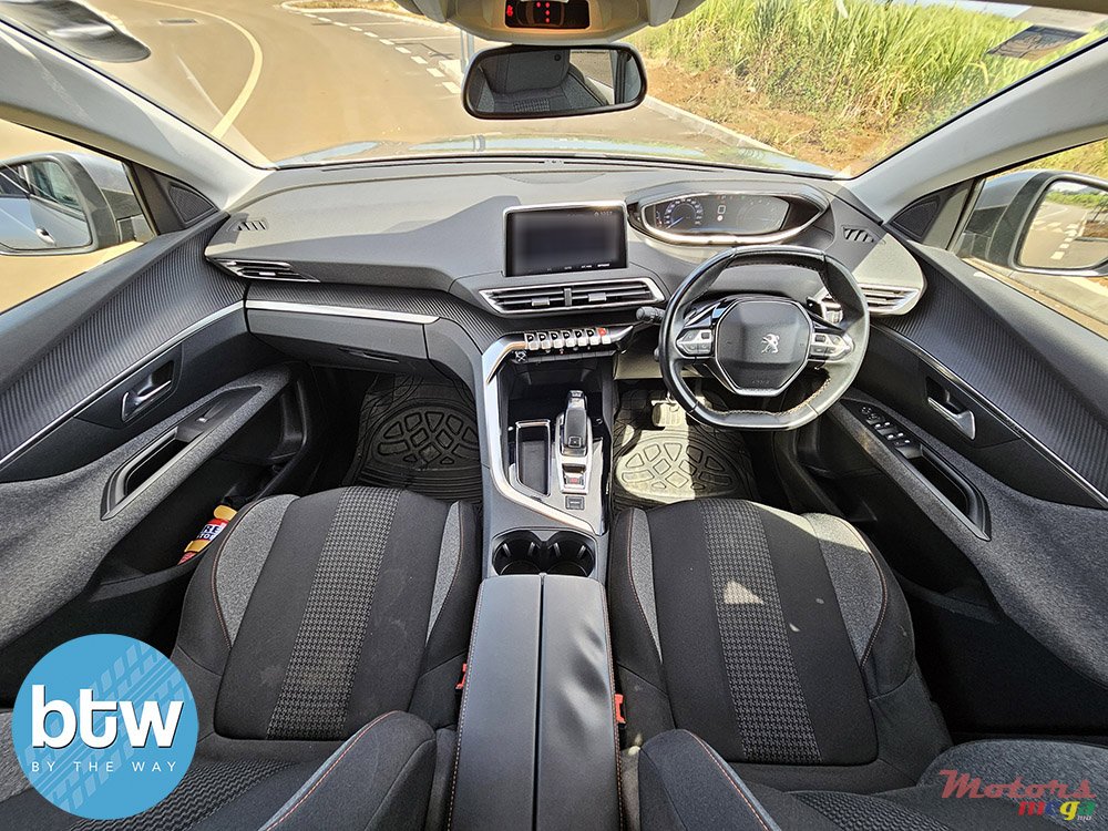 2018' Peugeot 3008 photo #7