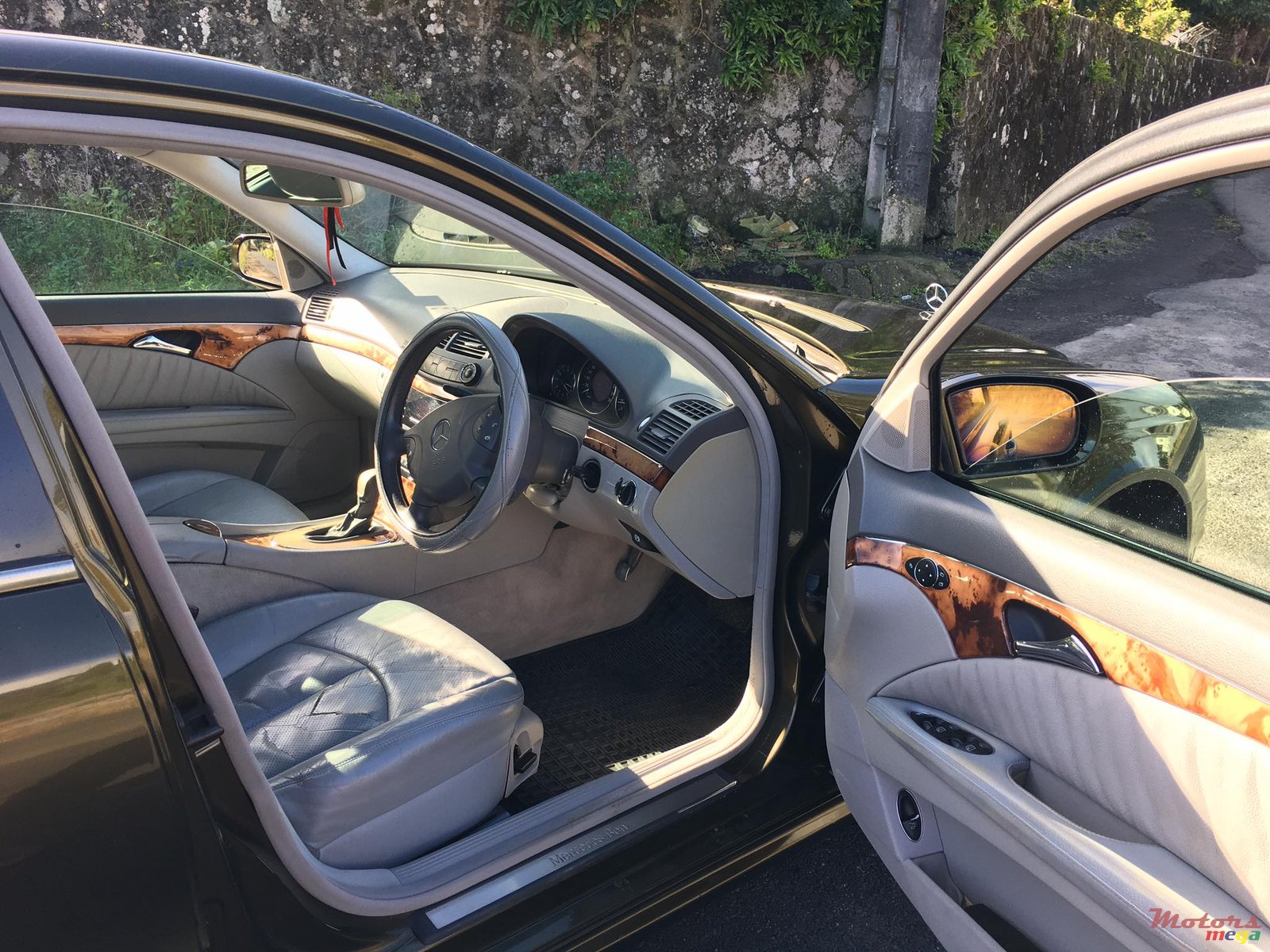 2004' Mercedes-Benz E-Class photo #6