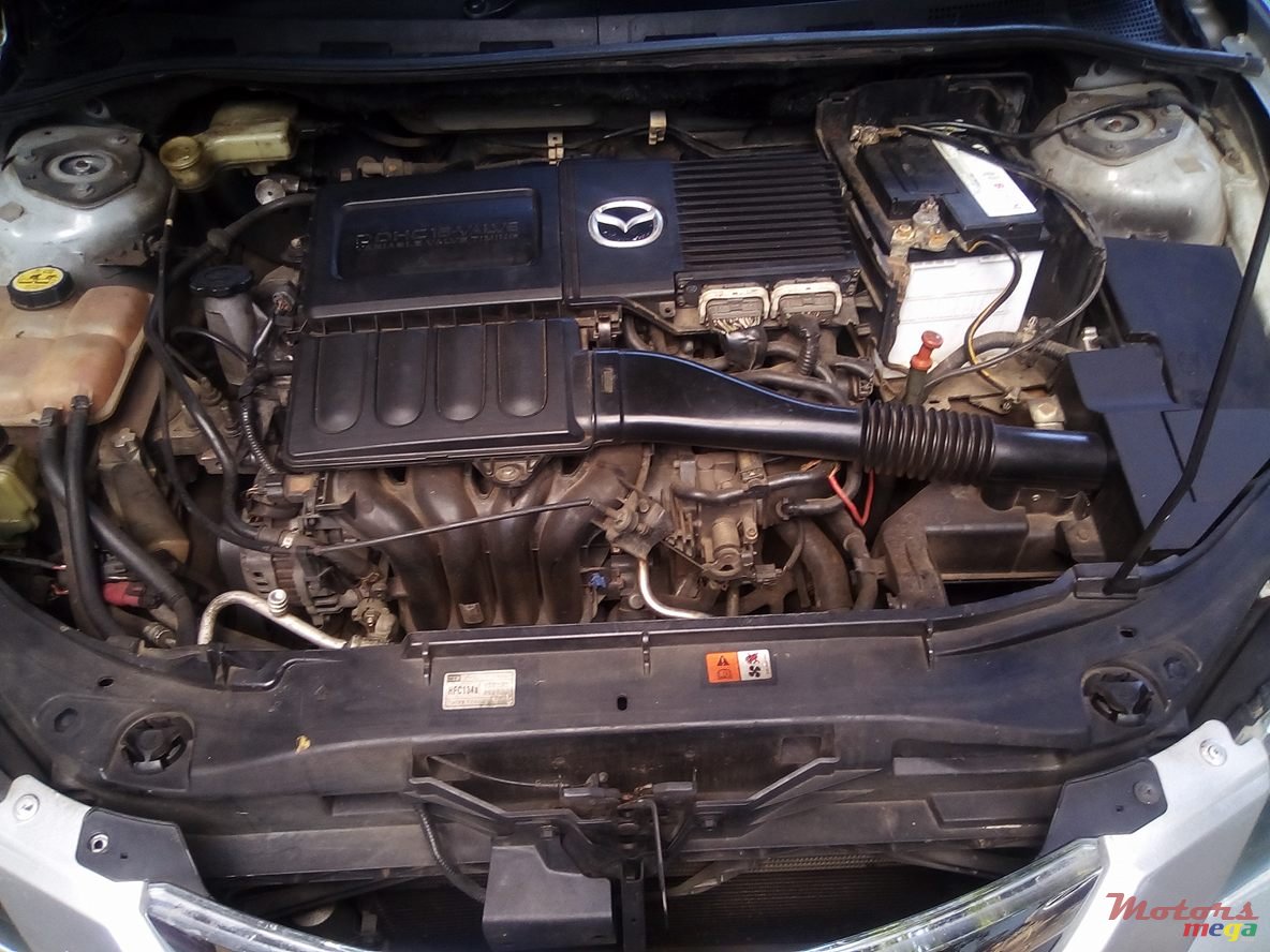 2004' Mazda Axela photo #3