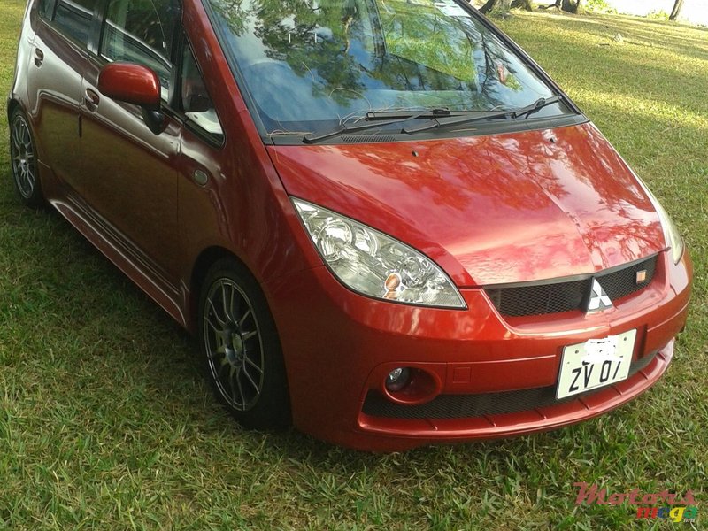 2007' Mitsubishi Hatchback photo #1