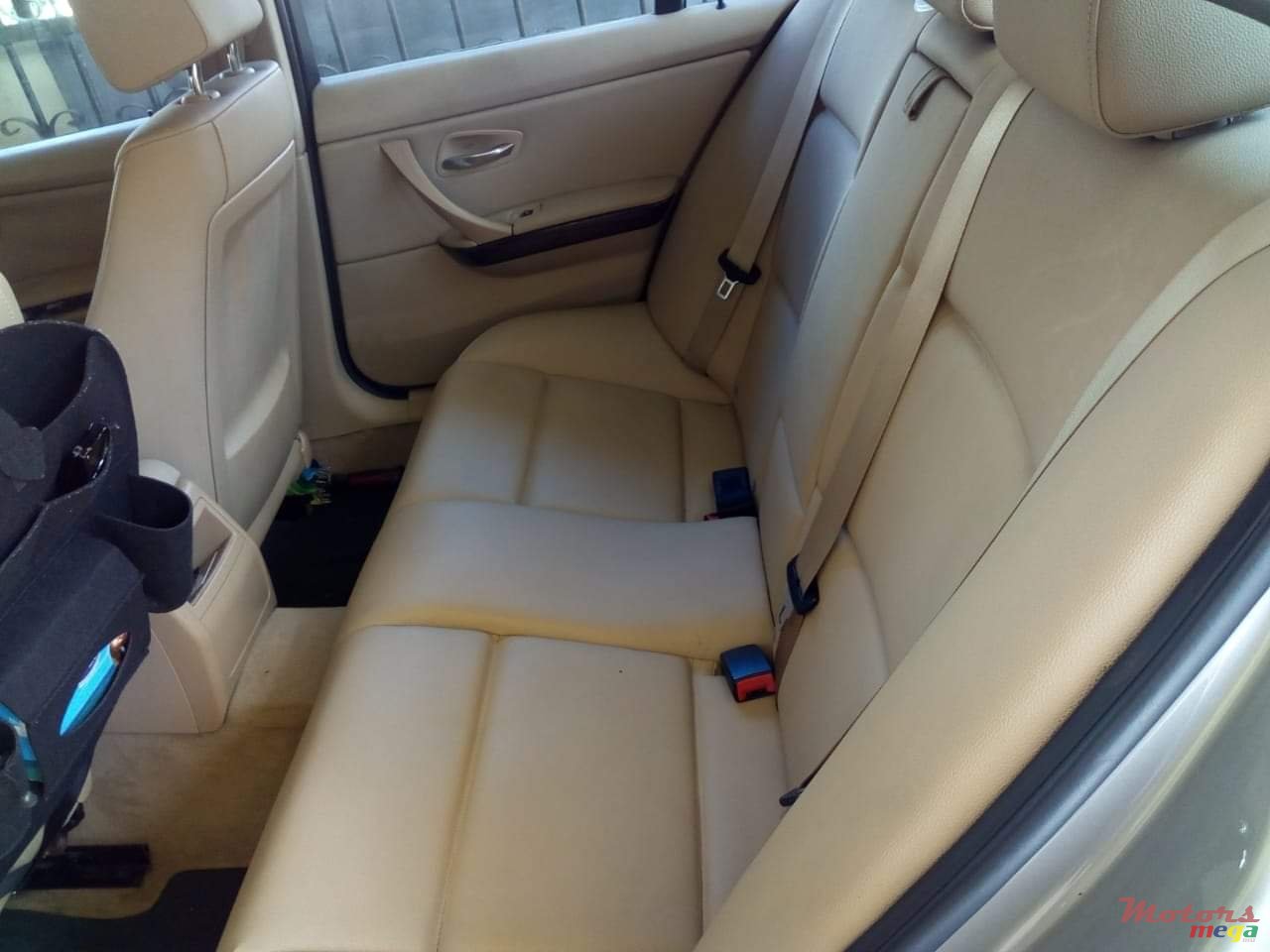 2011' BMW 3 Series 320i LCI photo #5