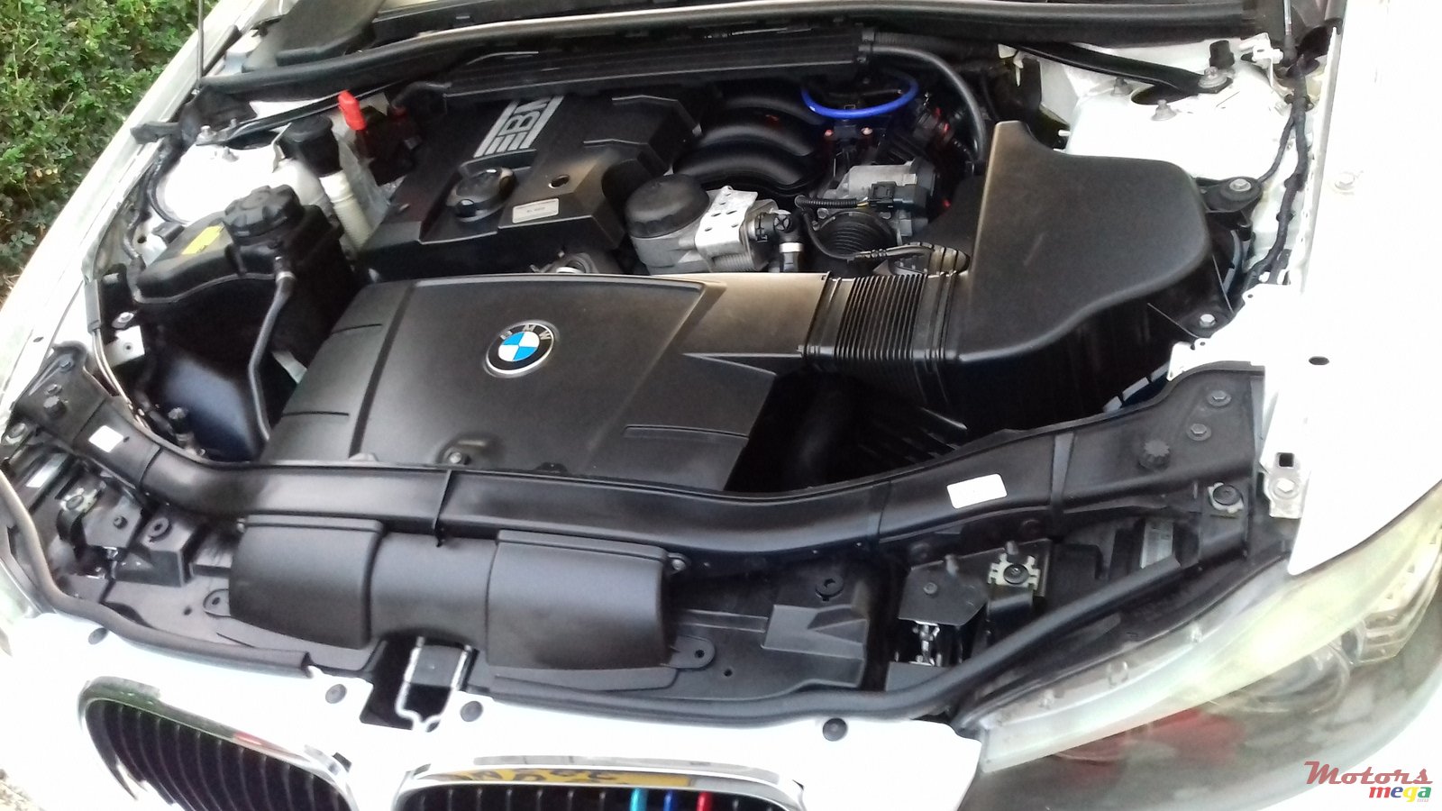 2011' BMW 320 photo #5