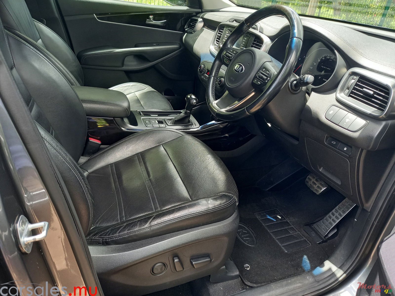 2016' Kia Sorento 2.2 CRDI AWD 7 Seater photo #5