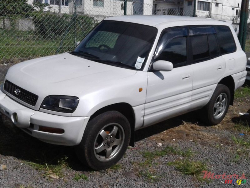 1995' Toyota RAV4 photo #1