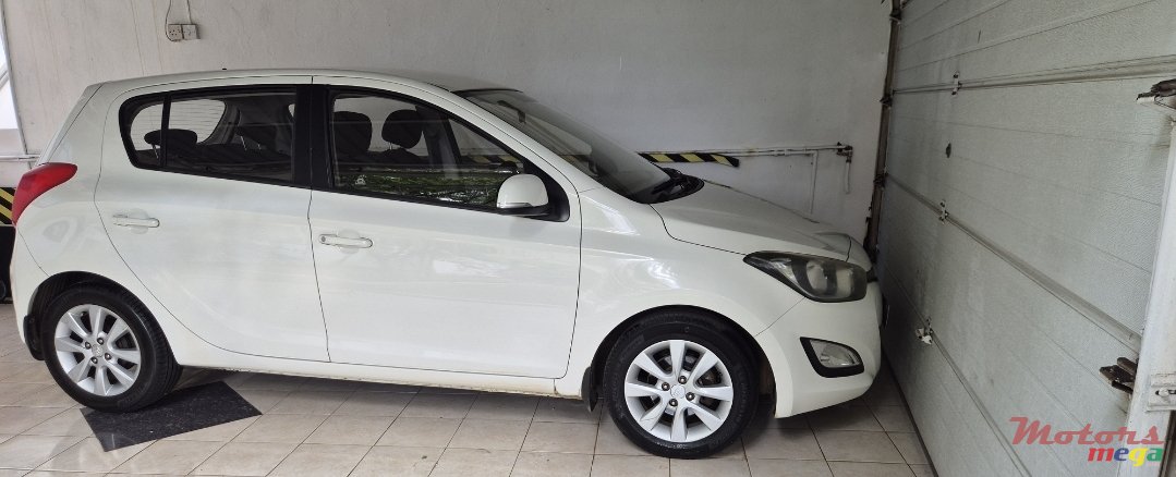 2013' Hyundai i20 photo #2