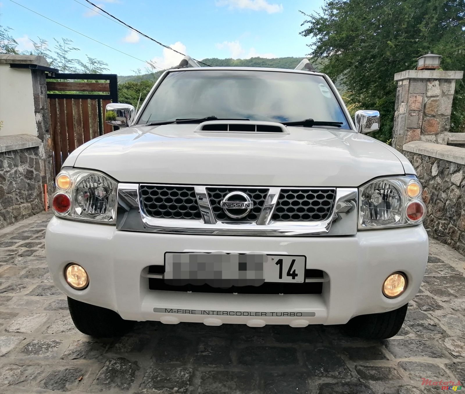 2014' Nissan Hardbody photo #1