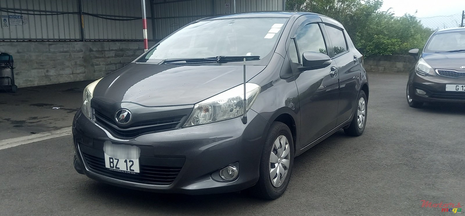 2012' Toyota Vitz photo #2