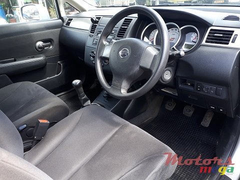 2009' Nissan Tiida photo #5
