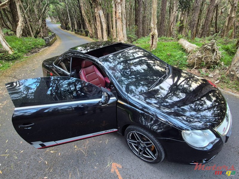 2007' Volkswagen Eos FSI Convertible photo #3