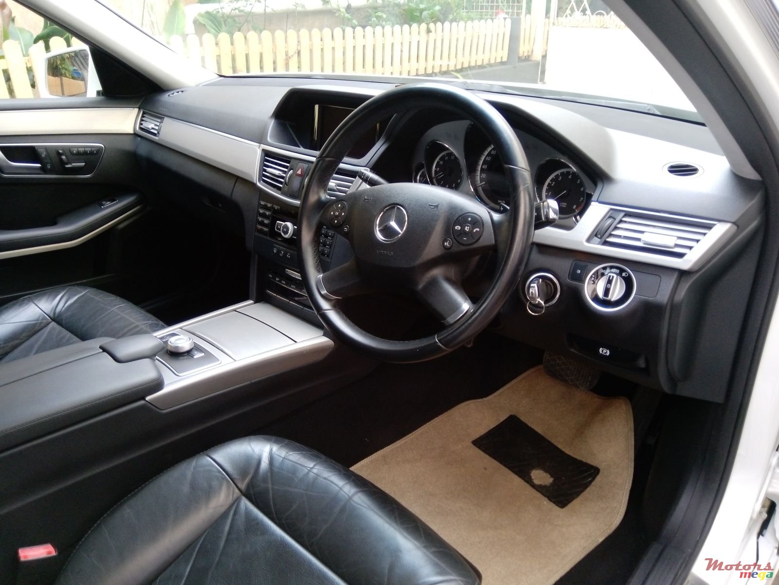 2012' Mercedes-Benz E-Class E350 photo #4