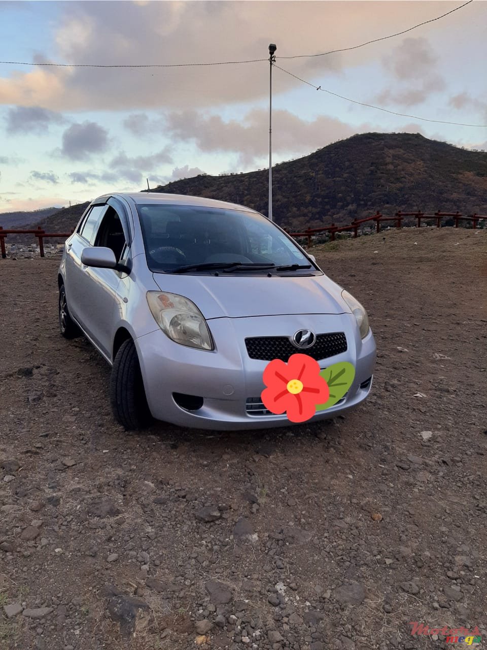 2006' Toyota Vitz photo #2