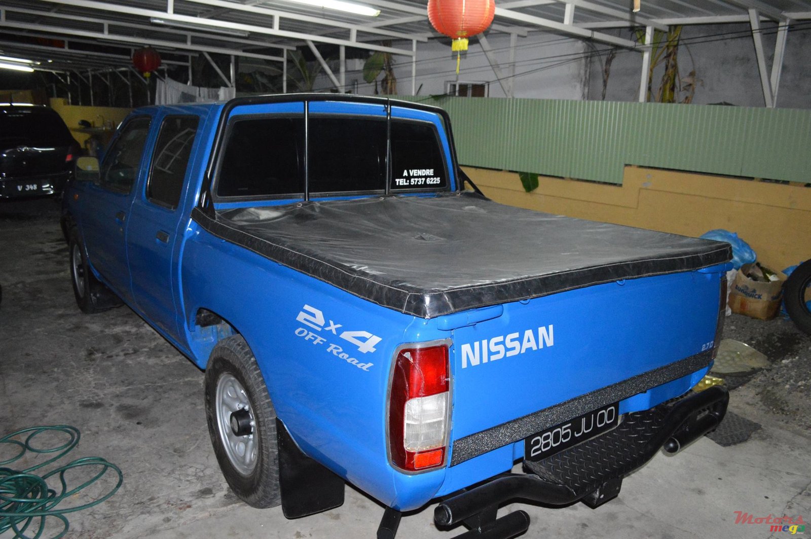 2000' Nissan Hardbody photo #3