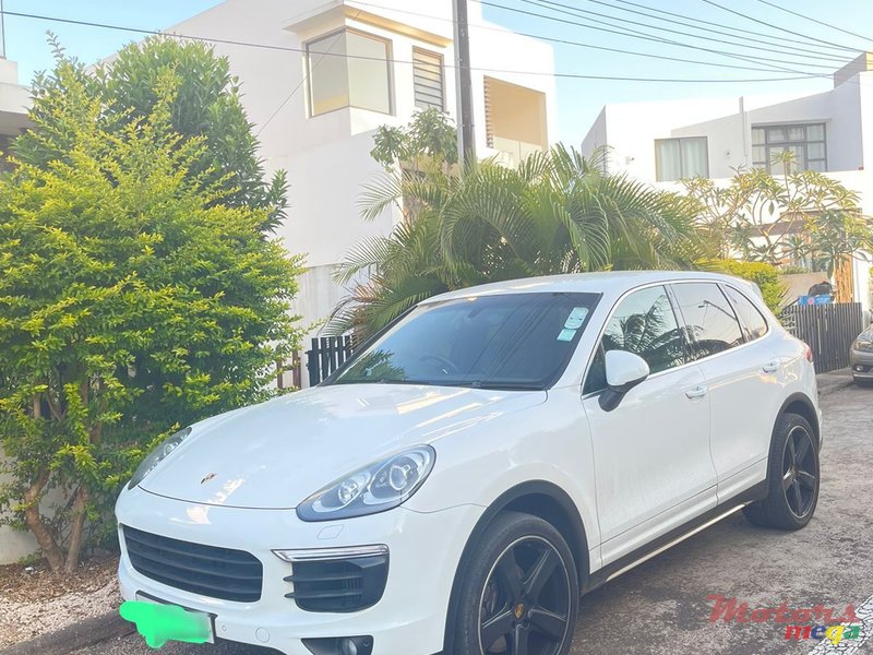 2016' Porsche Cayenne photo #2