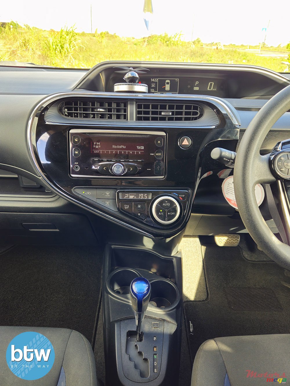 2018' Toyota Prius c photo #7