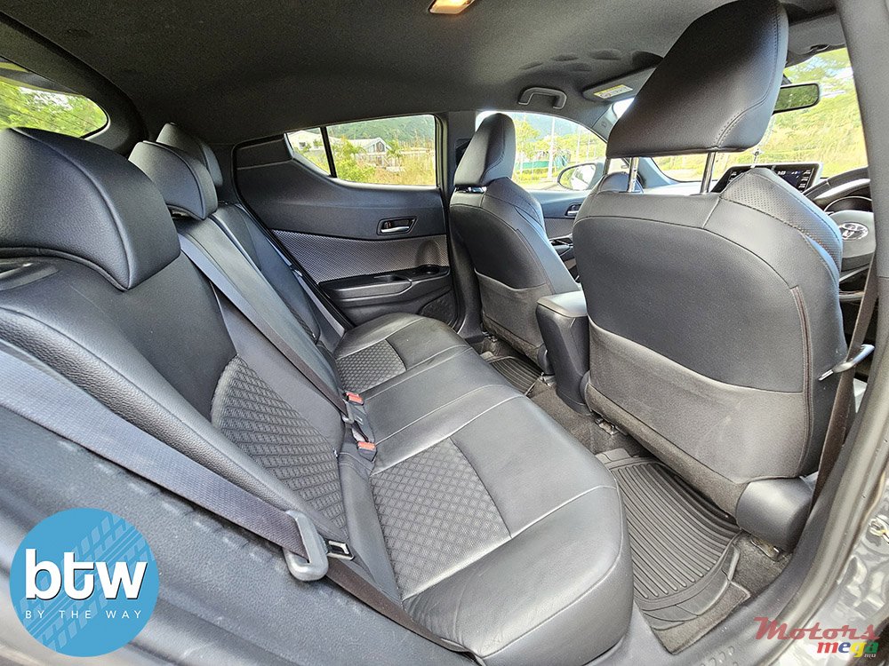 2020' Toyota C-HR photo #6