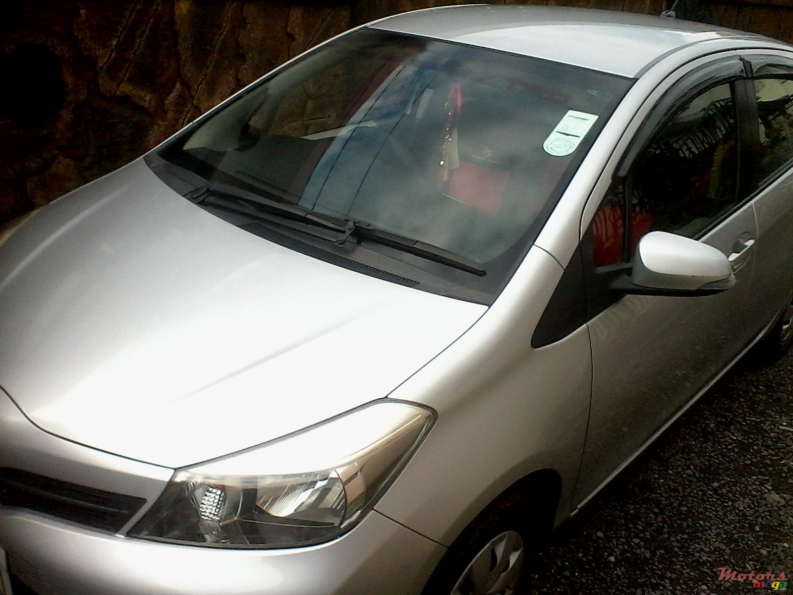 2011' Toyota Vitz photo #3