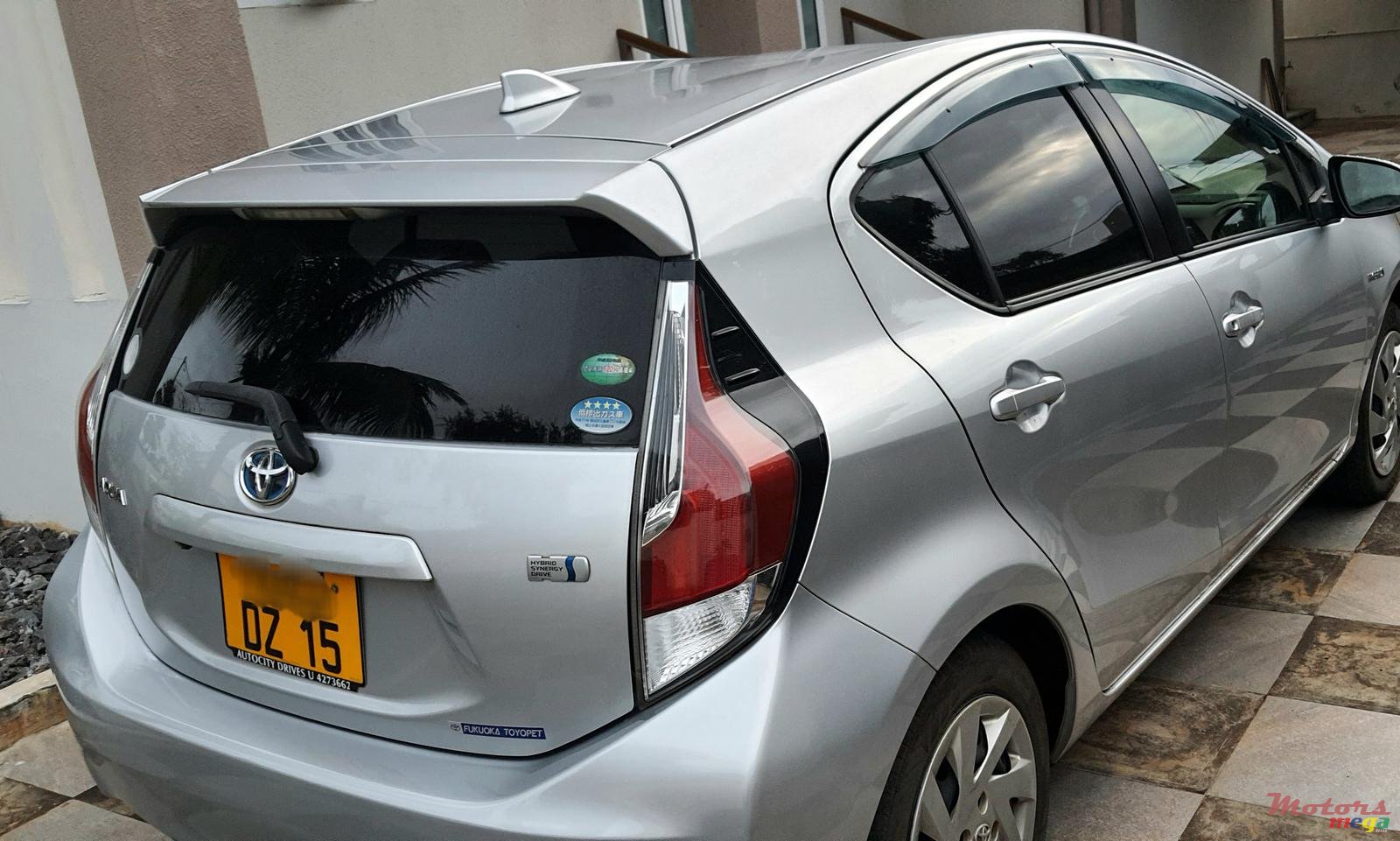 2015' Toyota Aqua photo #2