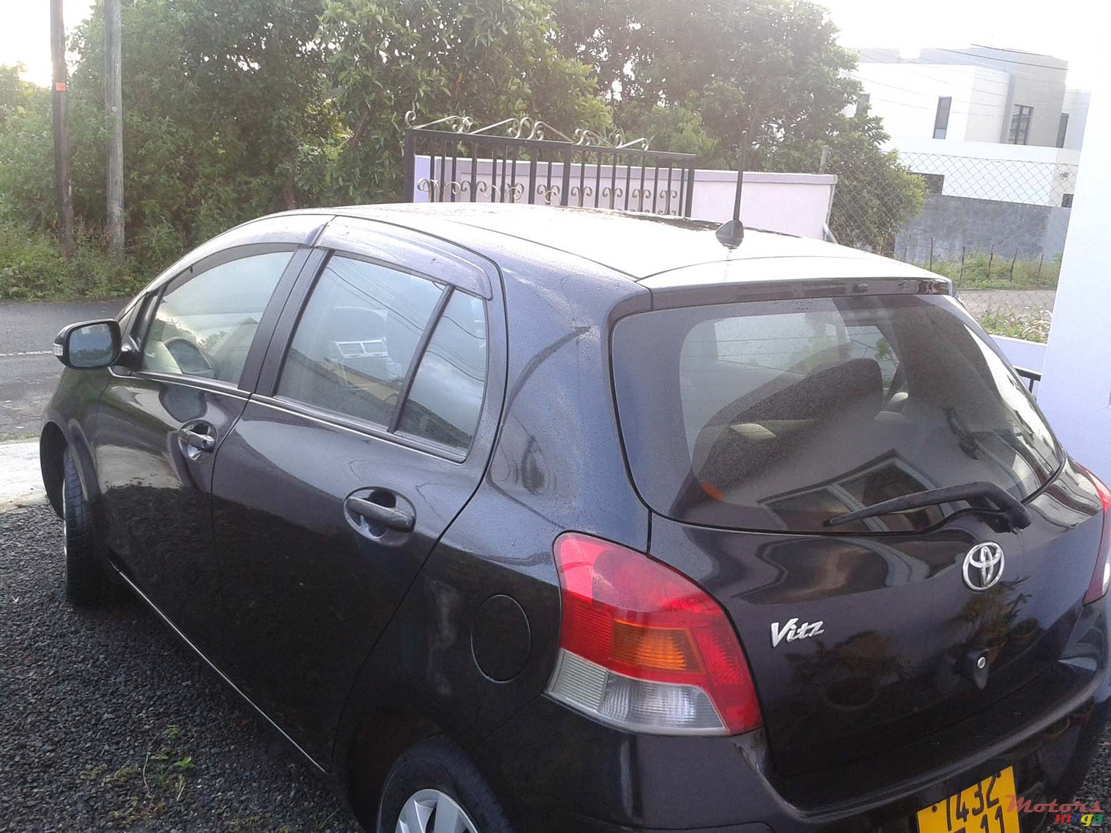 2011' Toyota Vitz photo #3