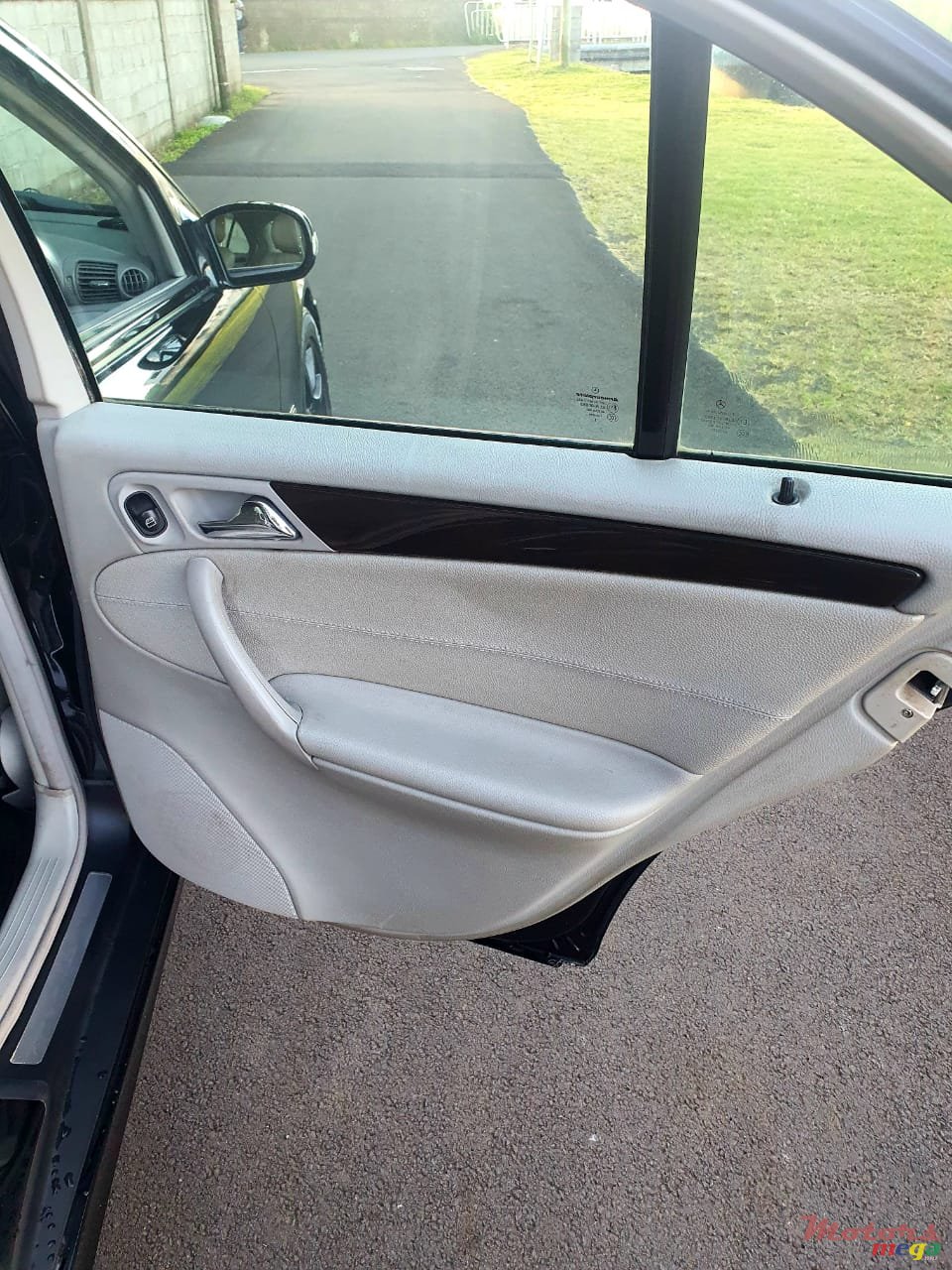 2005' Mercedes-Benz C-Class C200 photo #5