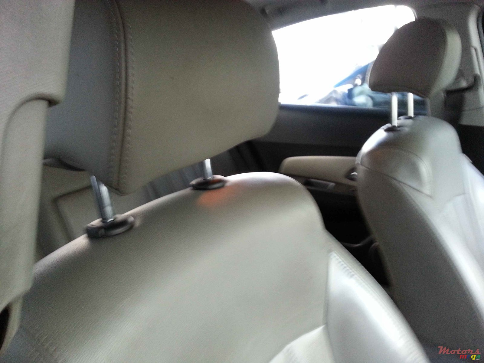 2011' Chevrolet Cruze photo #3