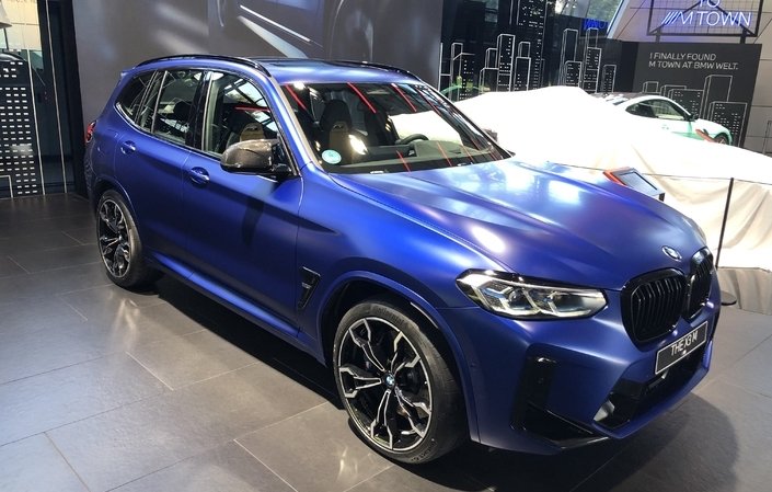BMW X3 restylé : sobre mais efficace - Vidéo en direct du Salon de Munich 2021
