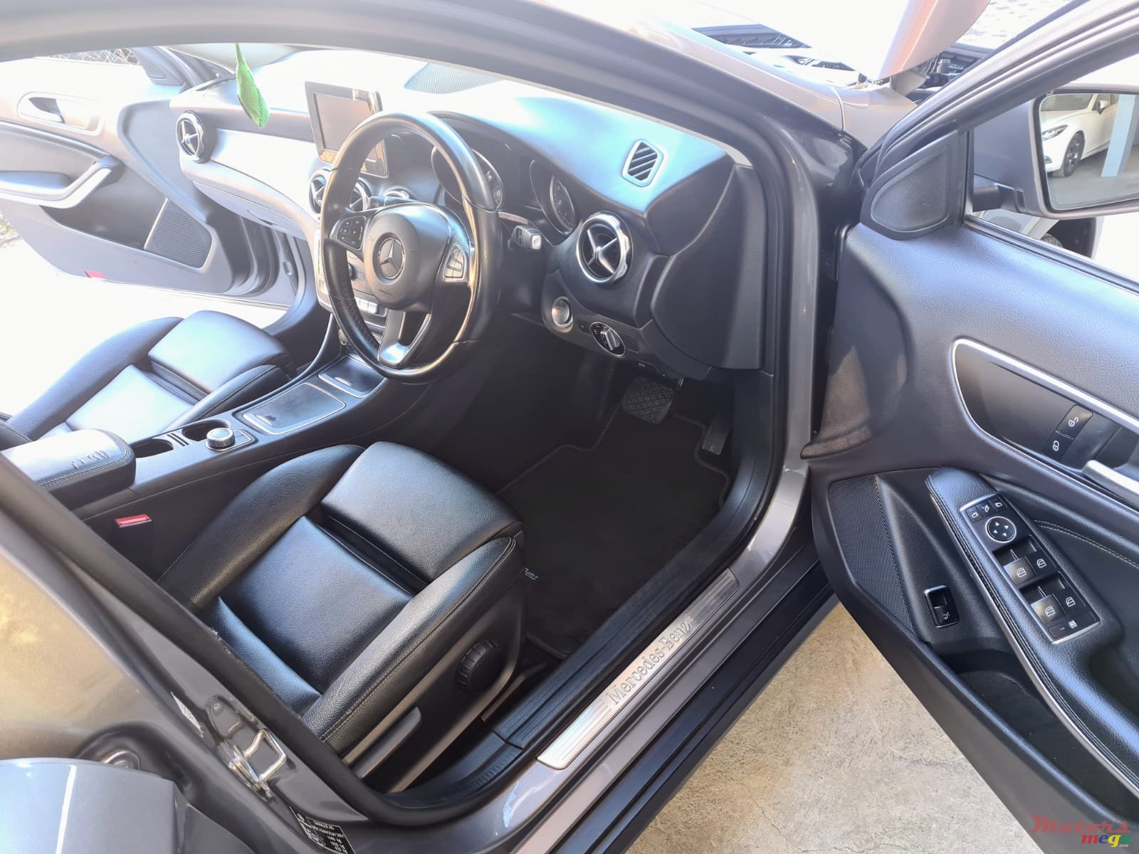 2018' Mercedes-Benz GLA-Class photo #6