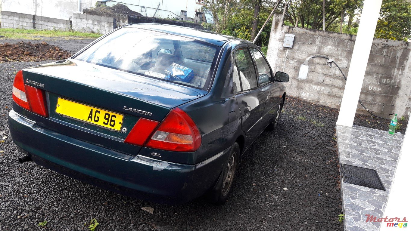 1996' Mitsubishi Lancer GLX photo #3