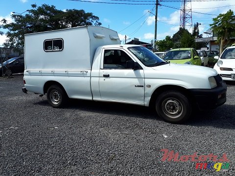 2006' Mitsubishi L 200 4X2 Single Cab photo #1