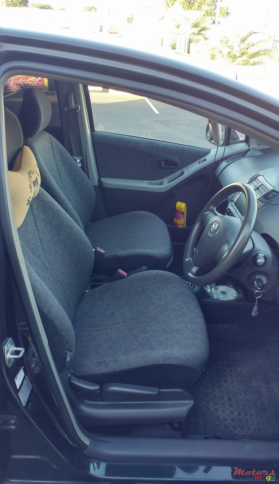 2009' Toyota Vitz photo #6