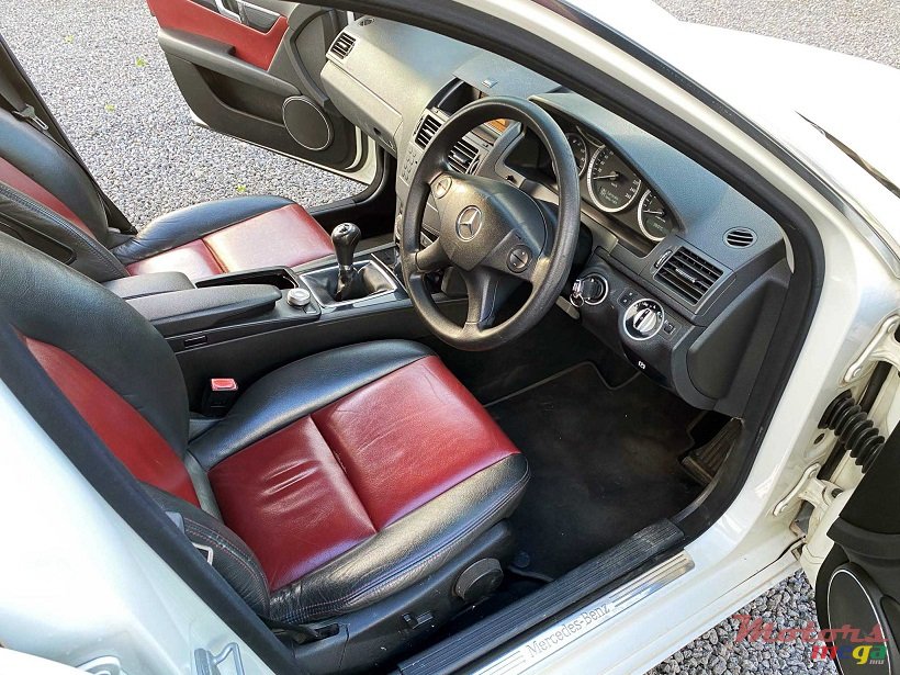 2010' Mercedes-Benz C180 1.6L Manual photo #5