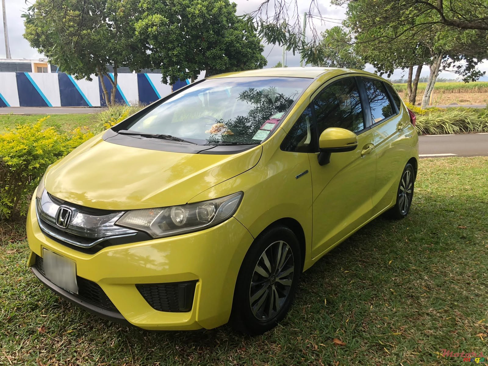 2013' Honda Fit Hybrid photo #1