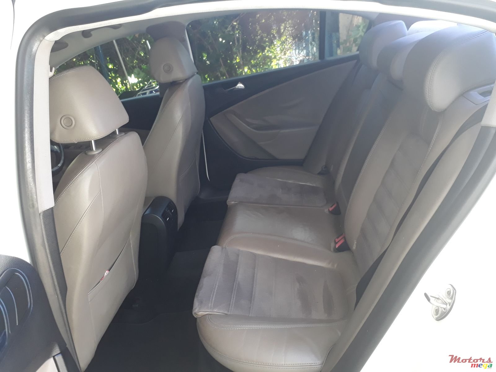 2007' Volkswagen Passat photo #3