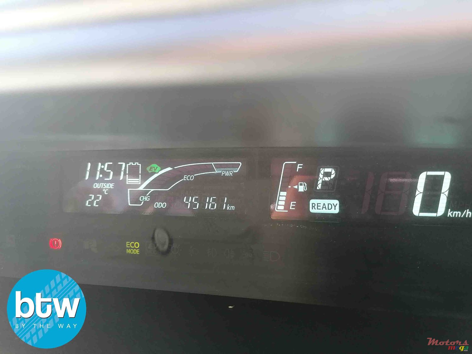 2014' Toyota Aqua Hybtride photo #7