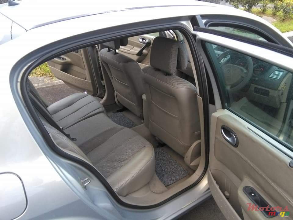 2004' Renault Megane Il Berline photo #5